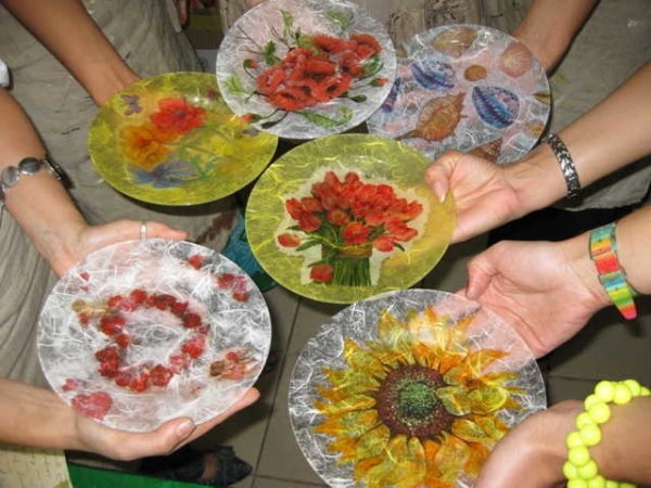 This technique is called reverse decoupage - napkins are glued to the glass with the front side