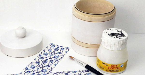 The base is brought to perfect condition, covered with primer (if it is absorbent) and painted with white acrylic paint
