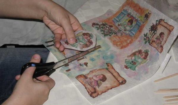 Any good scissors will do.