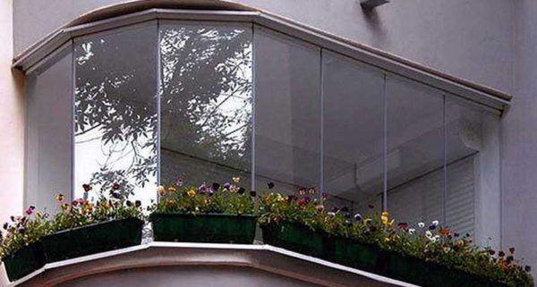 Example of cold frameless glazing