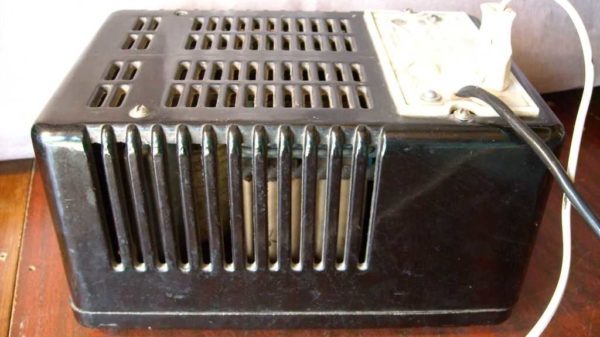 Ferro-resonant voltage stabilizers are not very popular due to their large size and weight