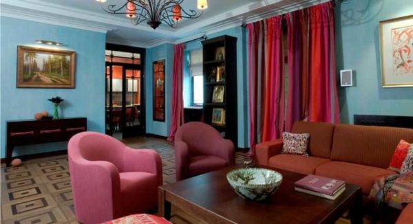 There are many colors, but in one interior they look harmonious. This is because they are selected correctly - they are combined with each other