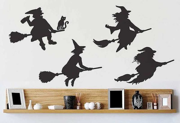 Stencil painting on the walls can be of any theme