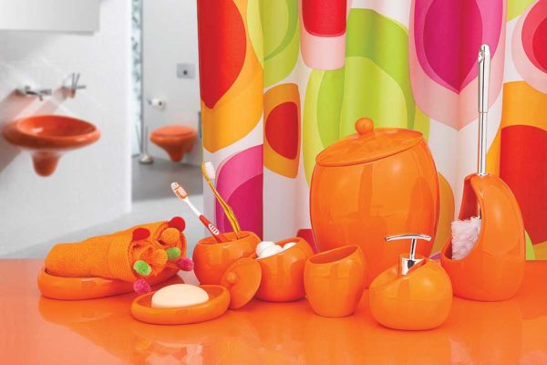 Set color with bright accessories against the background of neutral walls