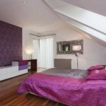 In the bedroom, the combination of lilac and fuchsia must be used very carefully.