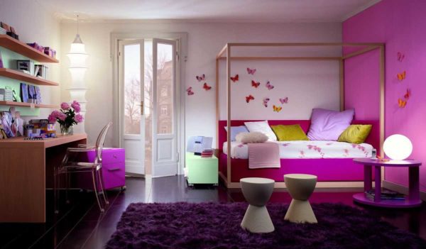 Interior for a girl with fuchsia as an additional