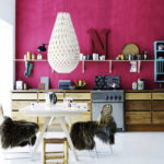 The interior is just a frame that emphasizes the merits of fuchsia