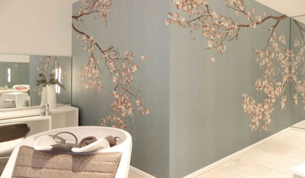 Even complex patterns can be applied to walls with liquid wallpaper ... or pictures