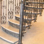 Side attachment is also possible for steps, but not for all types of stairs