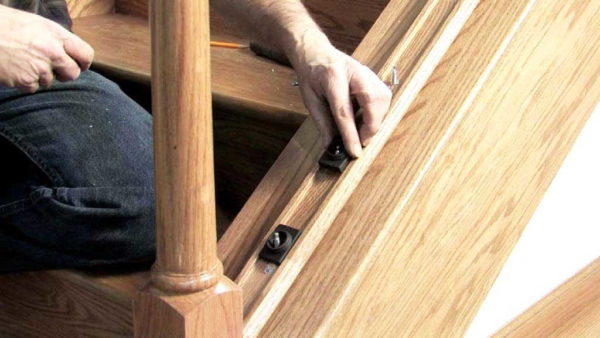 There is a special fastener for balusters on the string