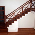 In this case, simple does not mean bad. The main thing is that the design of the railings fits into the concept of interior decoration