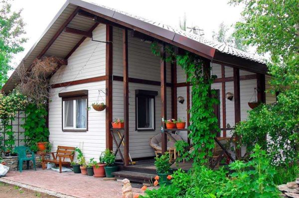 Small frame house for a summer residence