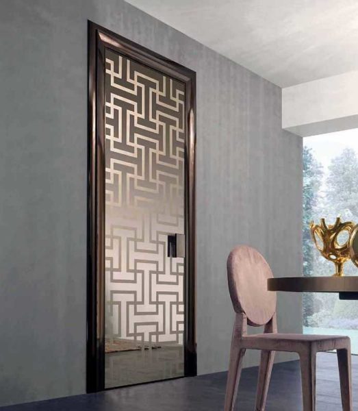 If there is a color on the door, the box should be in the same range. It can be darker or lighter depending on the desired result, but the gamma is the same