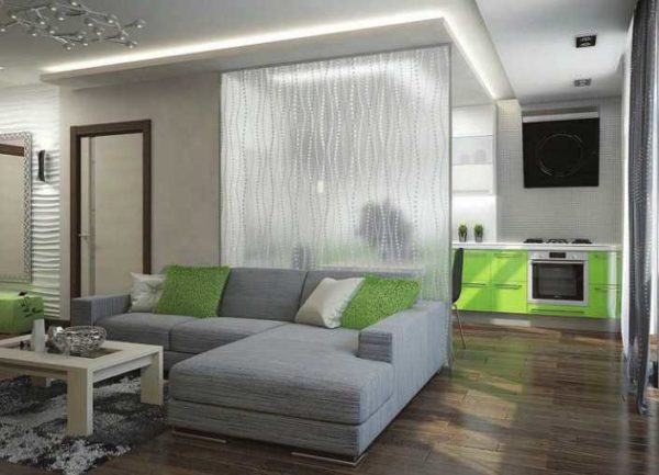 A stationary partition made of patterned glass separates the bed without creating division into cells