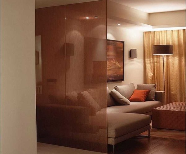 Colored partitions also create a certain atmosphere.