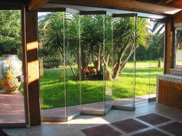 Accordion or book - two systems that can fold the glass partition into a compact unit