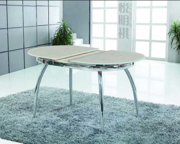 Extendable glass table