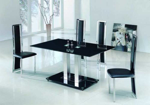 Black glass is stylish, but very troublesome to clean