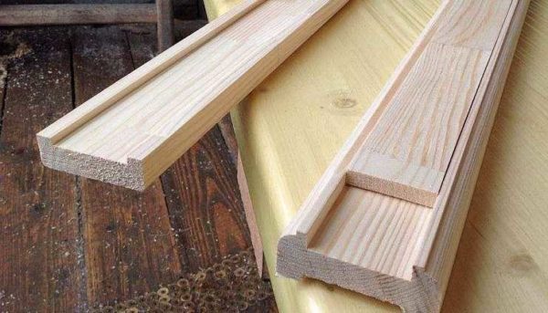 The auxiliary strip is cut to the shape of the groove