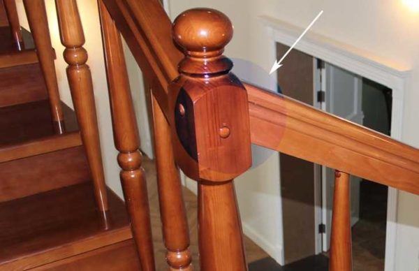 How to connect a handrail to a support post at an angle and butt