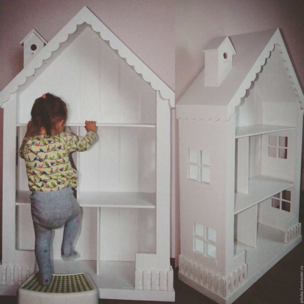 The chipboard house can support the weight of the child