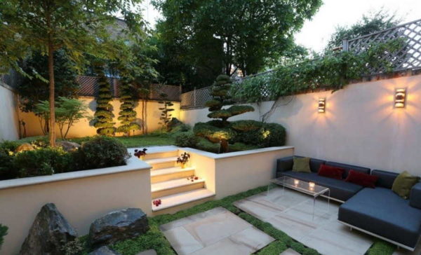 Design of the courtyard of a private house in oriental style