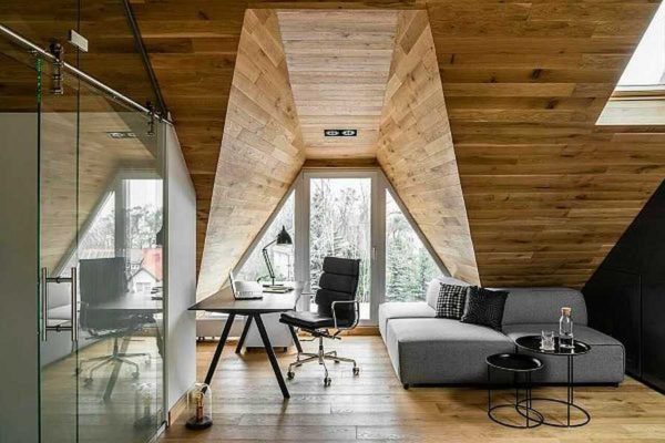 So that the yellowness of the wood does not irritate, you can use gray, white and black colors