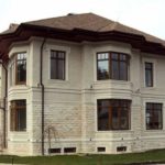 With such a variety of shapes, the roof simply cannot be simple
