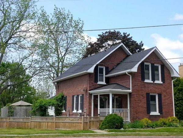 Brick house in the English style. Compact, functional