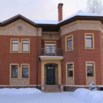 This option will seem familiar to many. There are many similar facades