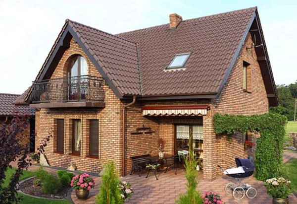 Photo of a brick house with an attic floor