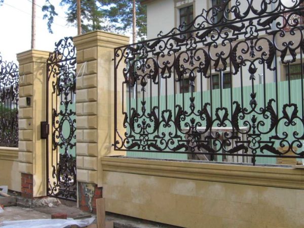 Another example of a classic forging fence