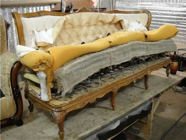 The main thing is to remove the old upholstery. Then everything will become clear