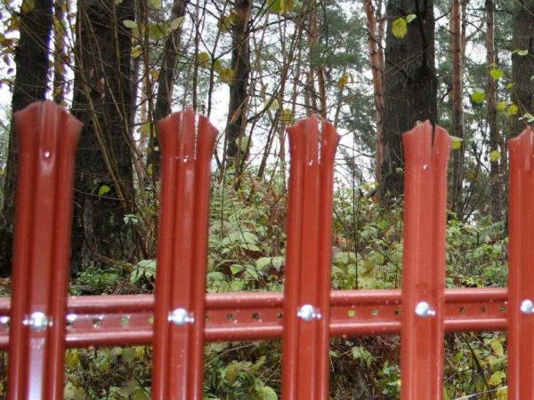 This is faster to mount, but this is a purely decorative fence.