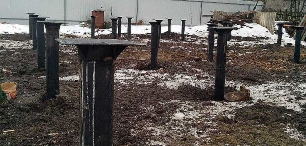 Screwed piles and heads welded to them