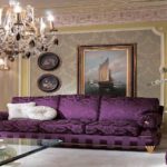 Gold and purple color - a classic combination in a classic interior