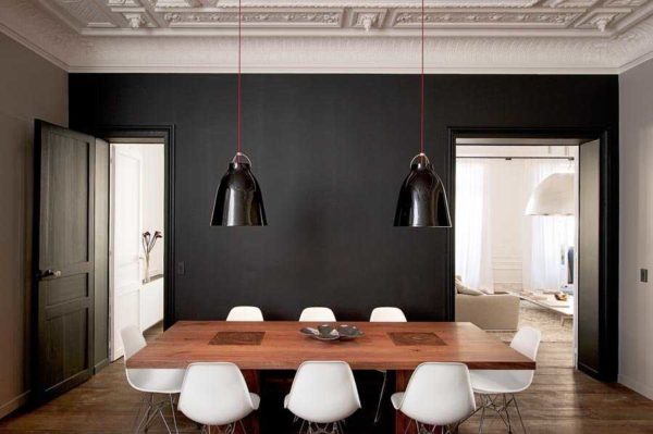 The dining room is traditionally decorated with stucco