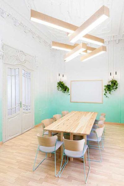 Combination of classic and conceptual elements