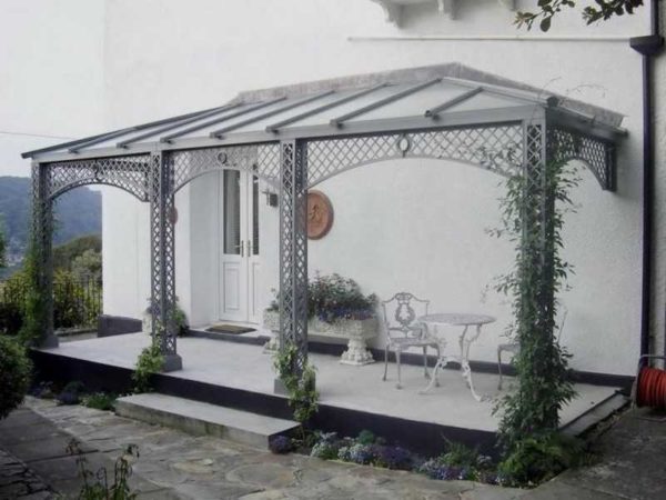The canopy above the porch is not only above the front door, but also above the terrace.