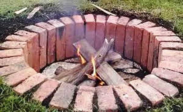 Such a hearth for a fire can be made of brick in a few hours