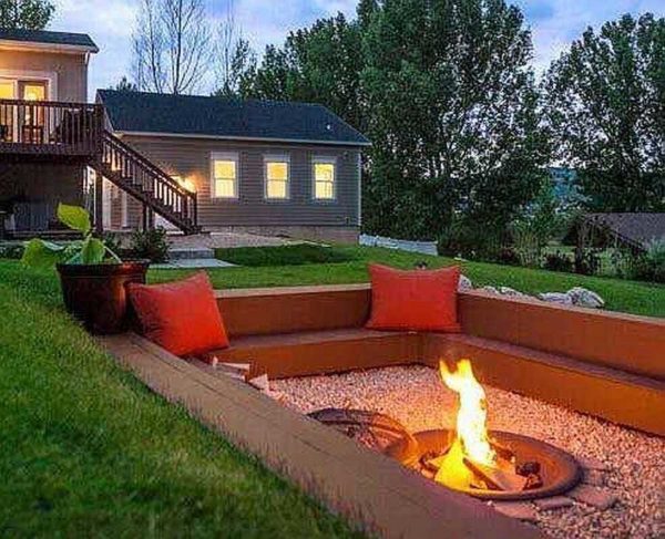 An interesting idea for decorating a campfire site
