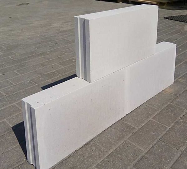 Silicate tongue-and-groove slabs have a flat top and bottom