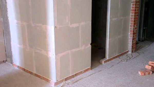 This is how the finished partition from the tongue and groove separating the bathroom in a new building looks like