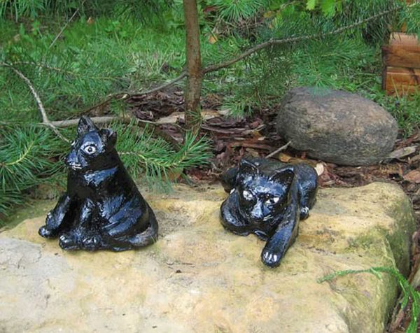 These are plaster figures for the garden, but they cannot be left for the winter.