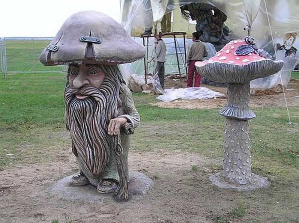 Very often, mushrooms are made of concrete, but they are not always the same ...