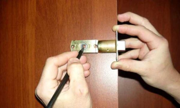 The second way to make a mark for the pen shaft