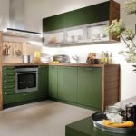 Even in a small but bright kitchen, dark green is very good
