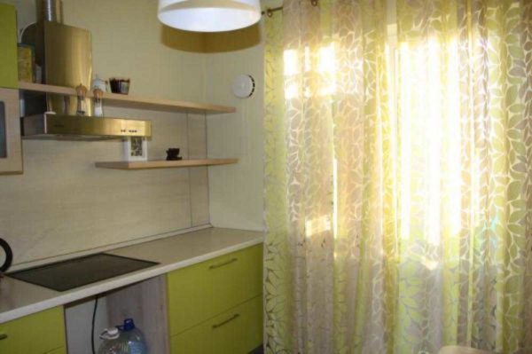 Apple green in the kitchen: bright enough and not boring