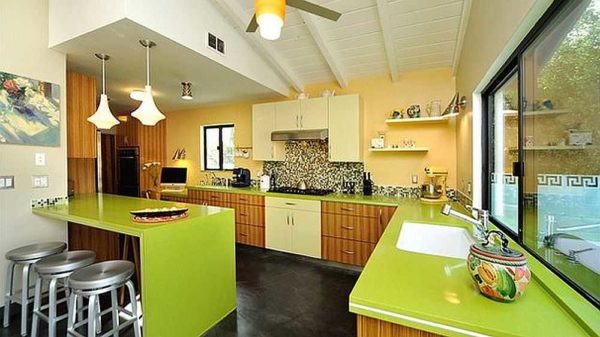 Yellow-green kitchens are not common: it is difficult to create a harmonious interior from two bright shades