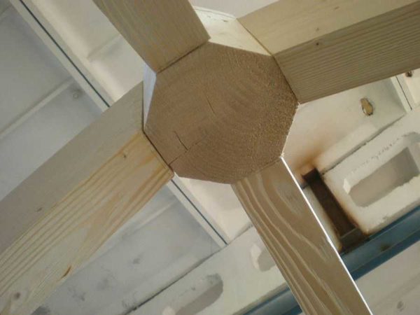 The size of the edges - along the section of the cut of the rafter legs